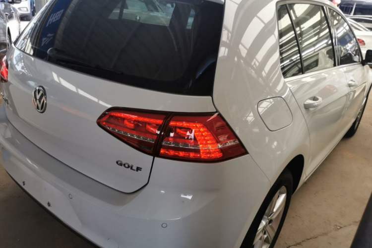 Used Volkswagen Golf 2016 1.6L Automatic Comfort Model Rear Right 45 Deg