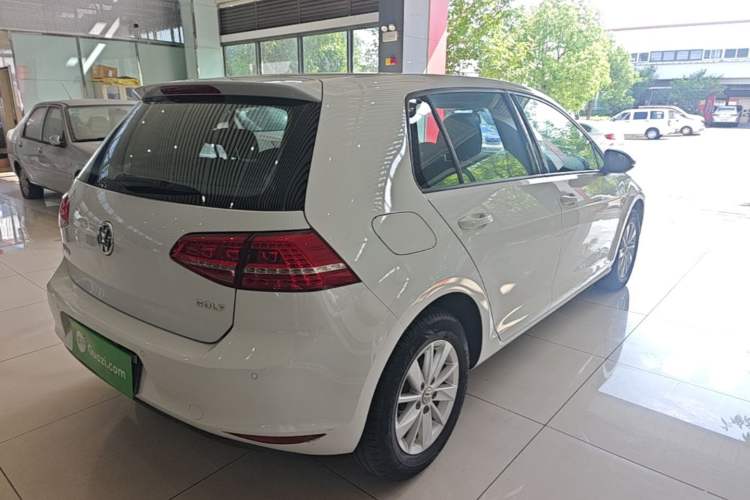Used Volkswagen Golf 2016 1.6L Automatic Fashion Model Rear Right 45 Deg