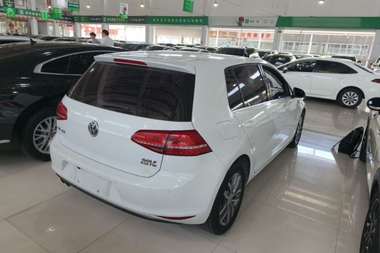 Used Volkswagen Golf 2016 230TSI Automatic Luxury Version Rear Right 45 Deg