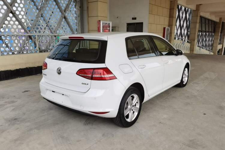 Used Volkswagen Golf 2016 1.6L Automatic Comfort Model Rear Right 45 Deg