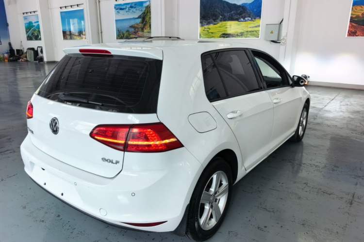 Used Volkswagen Golf 2016 1.6L Automatic Fashion Model Rear Right 45 Deg