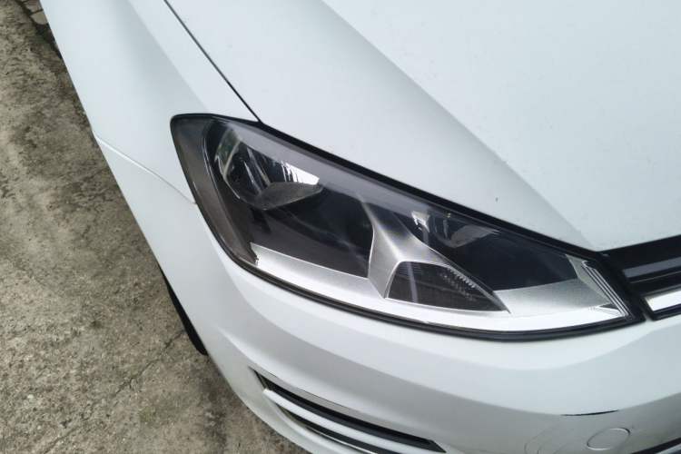 Used Volkswagen Golf 2016 230TSI Automatic Comfort Version Right Front Headlight