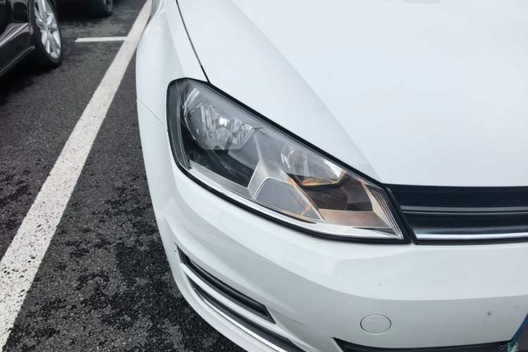 Used Volkswagen Golf 2016 1.6L Manual Fashion Edition Right Front Headlight