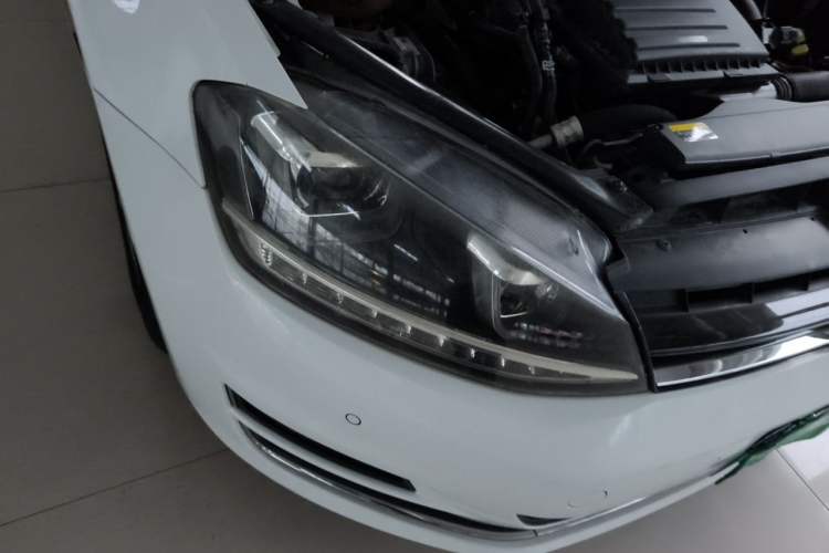 Used Volkswagen Golf 2016 230TSI Automatic Luxury Version Right Front Headlight