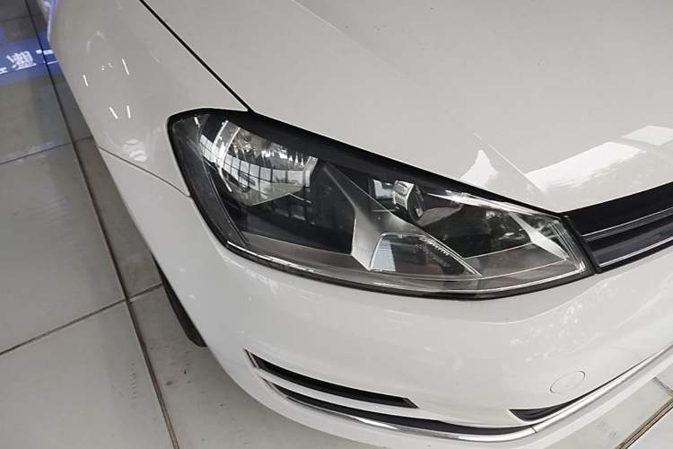 Used Volkswagen Golf 2016 1.6L Automatic Comfort Model Right Front Headlight