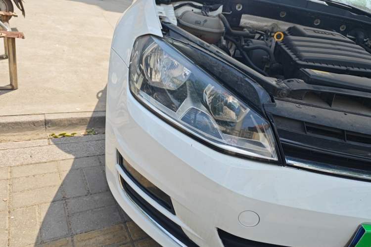 Used Volkswagen Golf 2016 1.6L Manual Fashion Edition Right Front Headlight