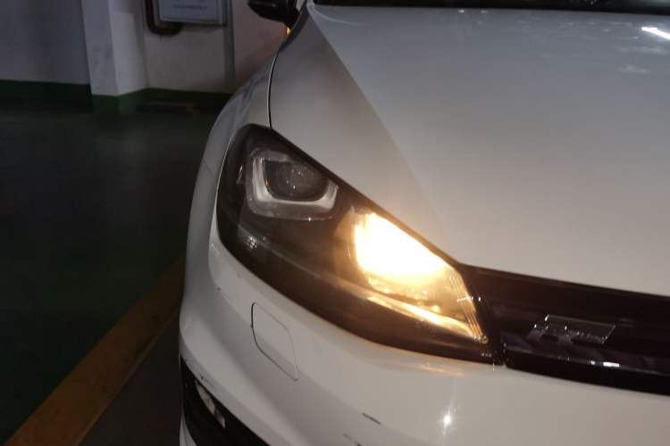 Used Volkswagen Golf 2016 1.4TSI Automatic R-Line Right Front Headlight