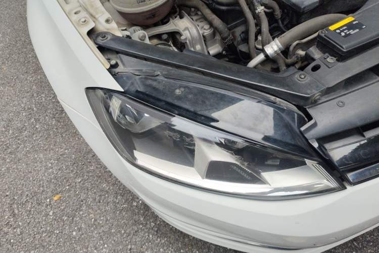 Used Volkswagen Golf 2016 230TSI Automatic Luxury Version Right Front Headlight