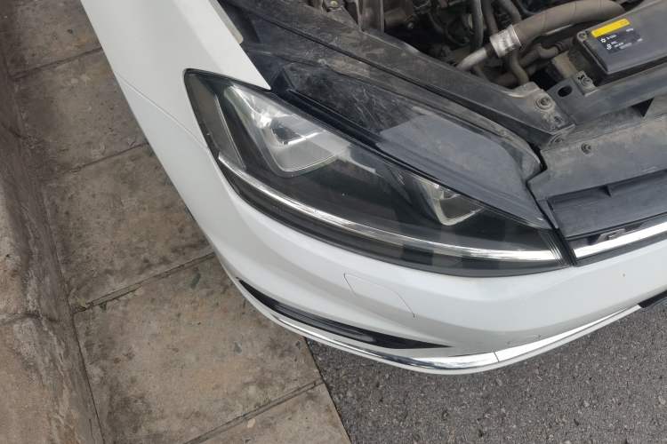 Used Volkswagen Golf 2016 1.4TSI Automatic R-Line Right Front Headlight
