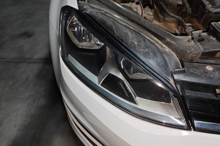 Used Volkswagen Golf 2016 1.6L Automatic Comfort Model Right Front Headlight