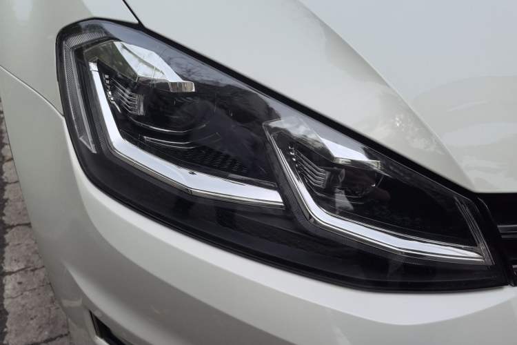 Used Volkswagen Golf 2016 230TSI Manual Comfort Version Right Front Headlight