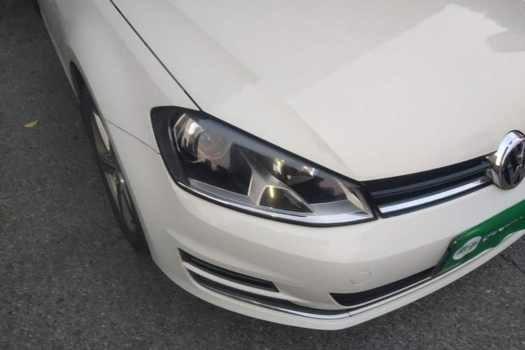 Used Volkswagen Golf 2016 230TSI Automatic Comfort Version Right Front Headlight