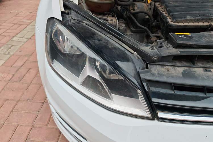 Used Volkswagen Golf 2016 1.6L Manual Fashion Edition Right Front Headlight