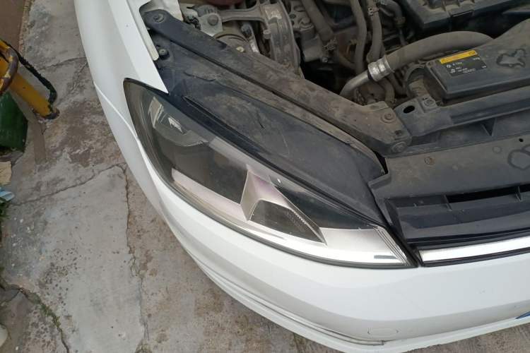 Used Volkswagen Golf 2016 230TSI Automatic Luxury Version Right Front Headlight