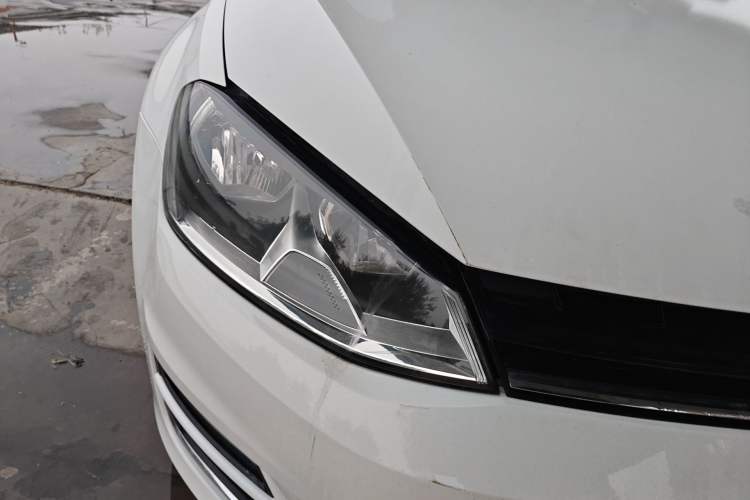 Used Volkswagen Golf 2016 230TSI Automatic Luxury Version Right Front Headlight