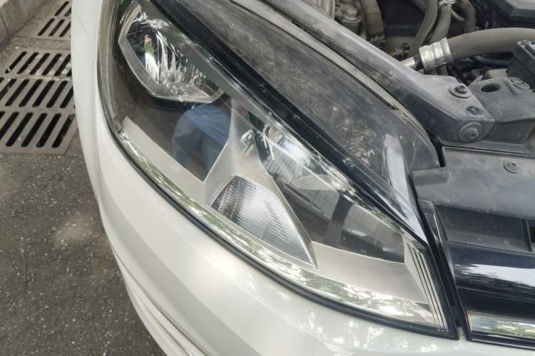 Used Volkswagen Golf 2016 230TSI Manual Comfort Version Right Front Headlight