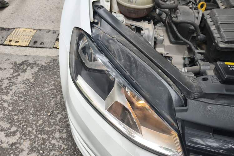 Used Volkswagen Golf 2016 1.6L Automatic Comfort Model Right Front Headlight