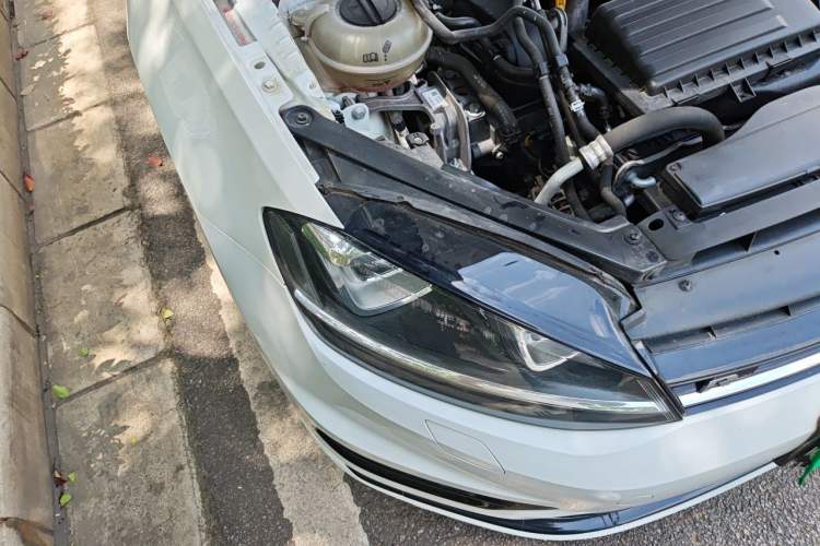 Used Volkswagen Golf 2016 1.4TSI Automatic R-Line Right Front Headlight