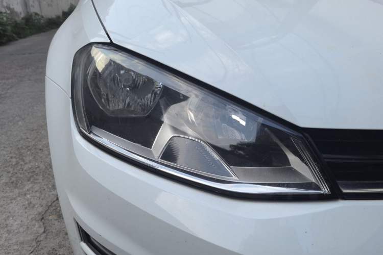 Used Volkswagen Golf 2016 230TSI Automatic Luxury Version Right Front Headlight