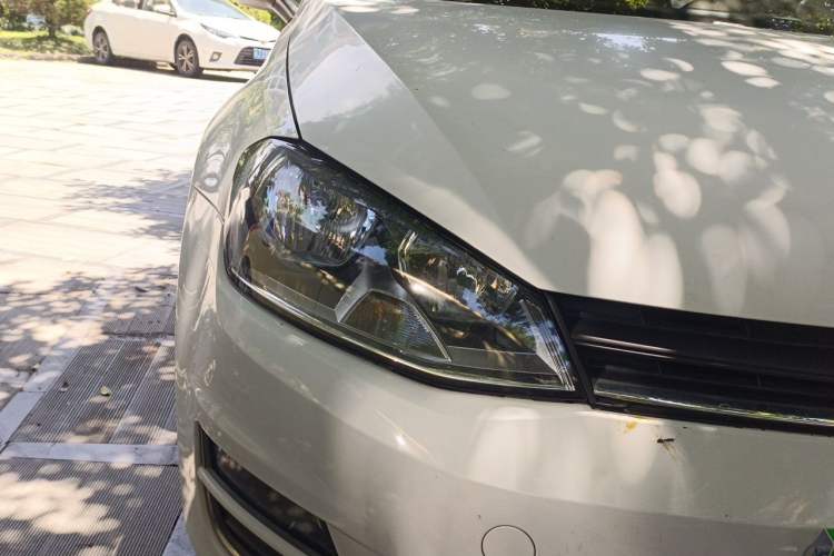 Used Volkswagen Golf 2016 230TSI Automatic Luxury Version Right Front Headlight