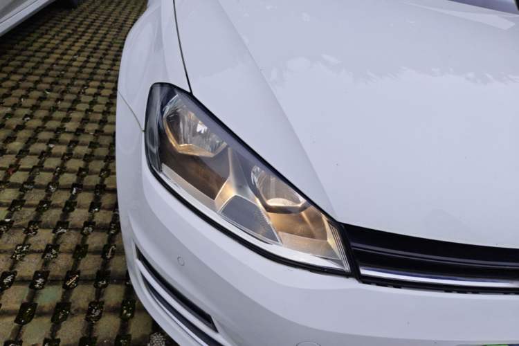 Used Volkswagen Golf 2016 230TSI Automatic Luxury Version Right Front Headlight