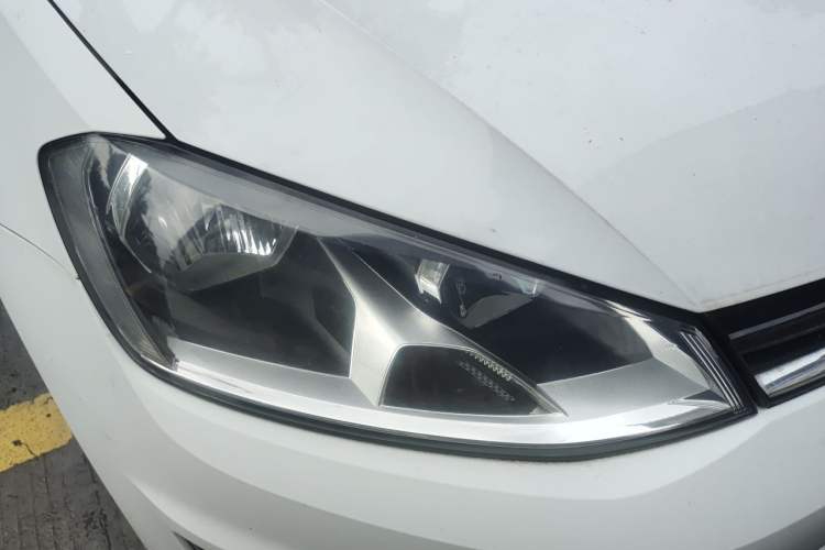 Used Volkswagen Golf 2016 1.6L Automatic Fashion Model Right Front Headlight