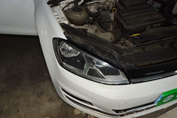 Used Volkswagen Golf 2016 1.6L Automatic Comfort Model Right Front Headlight