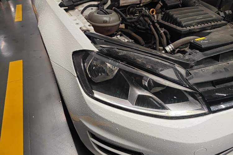 Used Volkswagen Golf 2016 230TSI Automatic Luxury Version Right Front Headlight