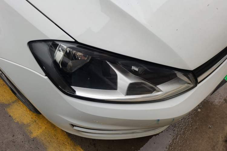Used Volkswagen Golf 2016 230TSI Automatic Comfort Version Right Front Headlight