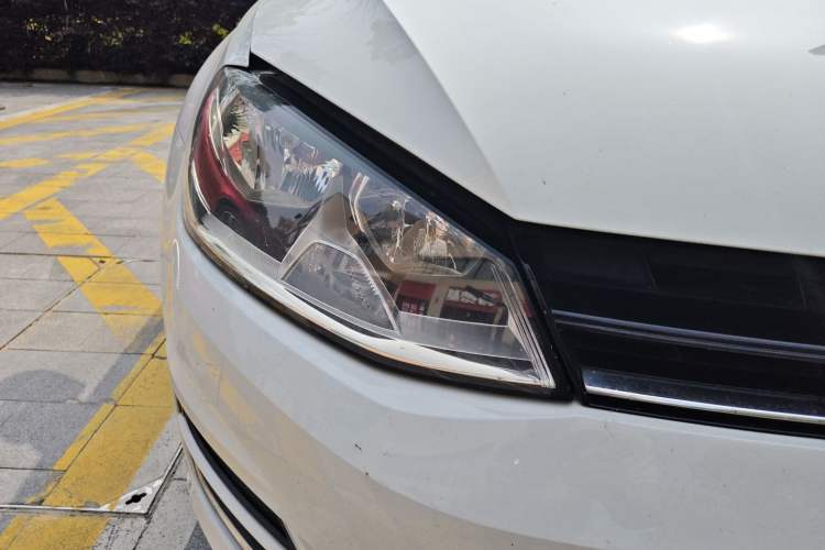 Used Volkswagen Golf 2016 230TSI Automatic Luxury Version Right Front Headlight