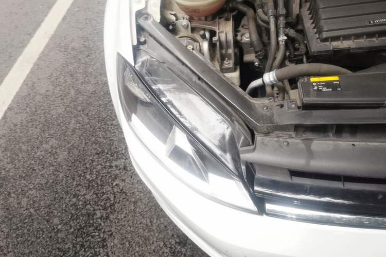 Used Volkswagen Golf 2016 230TSI Automatic Luxury Version Right Front Headlight