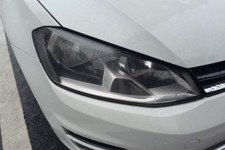 Used Volkswagen Golf 2016 230TSI Automatic Luxury Version Right Front Headlight