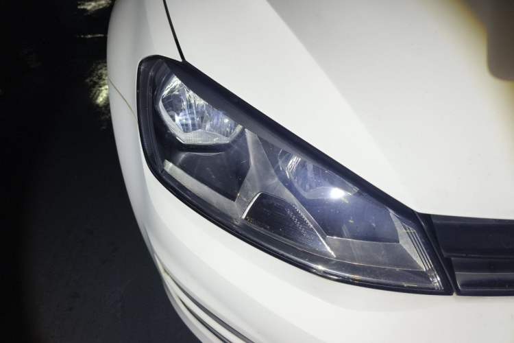 Used Volkswagen Golf 2016 1.6L Automatic Comfort Model Right Front Headlight