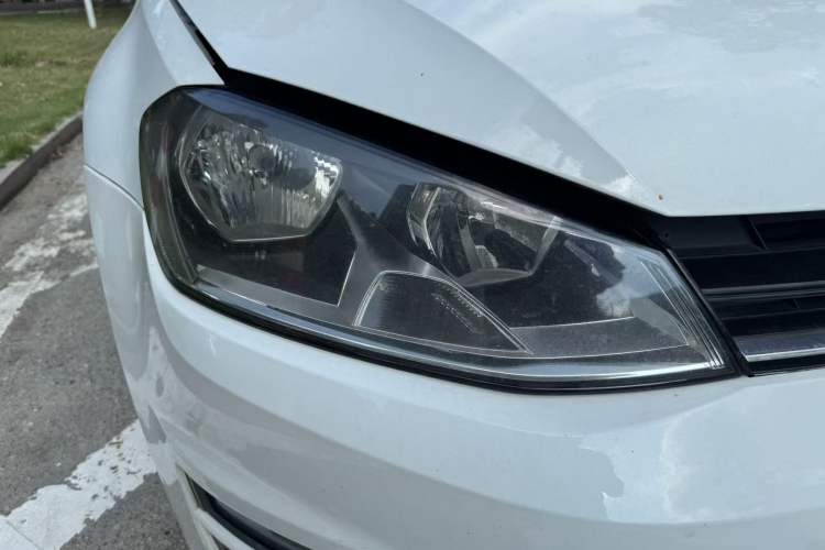 Used Volkswagen Golf 2016 230TSI Automatic Luxury Version Right Front Headlight