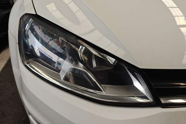 Used Volkswagen Golf 2016 1.6L Automatic Comfort Model Right Front Headlight