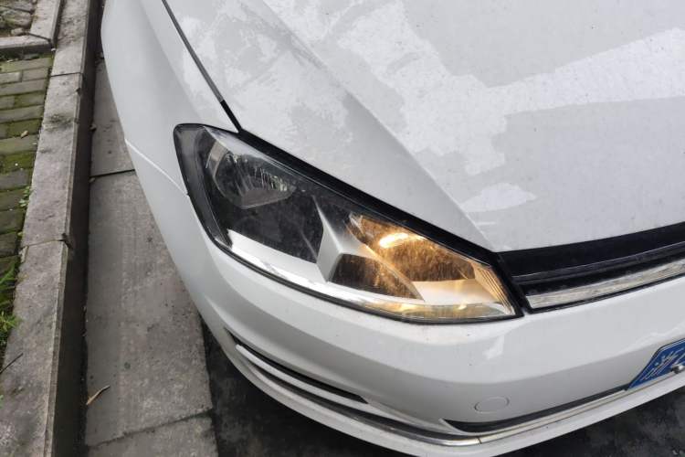 Used Volkswagen Golf 2016 230TSI Automatic Comfort Version Right Front Headlight