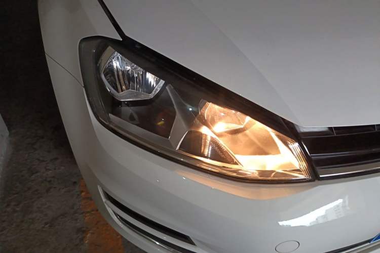 Used Volkswagen Golf 2016 230TSI Automatic Comfort Version Right Front Headlight