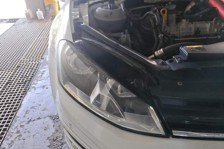 Used Volkswagen Golf 2016 230TSI Manual Comfort Version Right Front Headlight