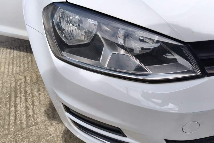 Used Volkswagen Golf 2016 230TSI Automatic Luxury Version Right Front Headlight