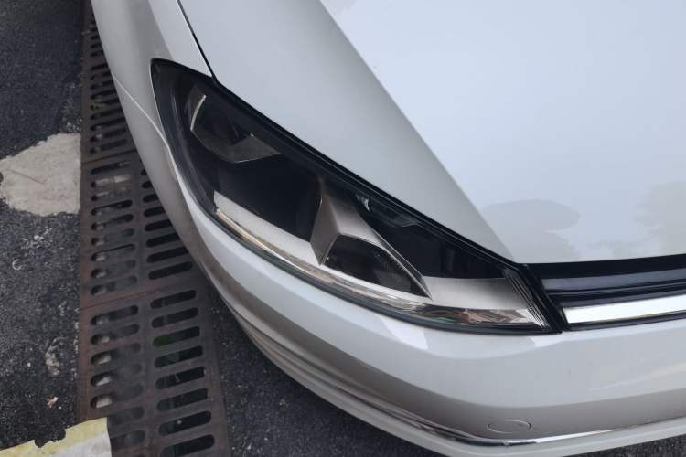 Used Volkswagen Golf 2016 1.6L Automatic Comfort Model Right Front Headlight