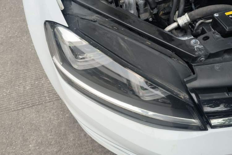 Used Volkswagen Golf 2016 230TSI Automatic Comfort Version Right Front Headlight