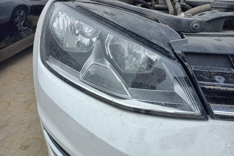 Used Volkswagen Golf 2016 230TSI Automatic Comfort Version Right Front Headlight