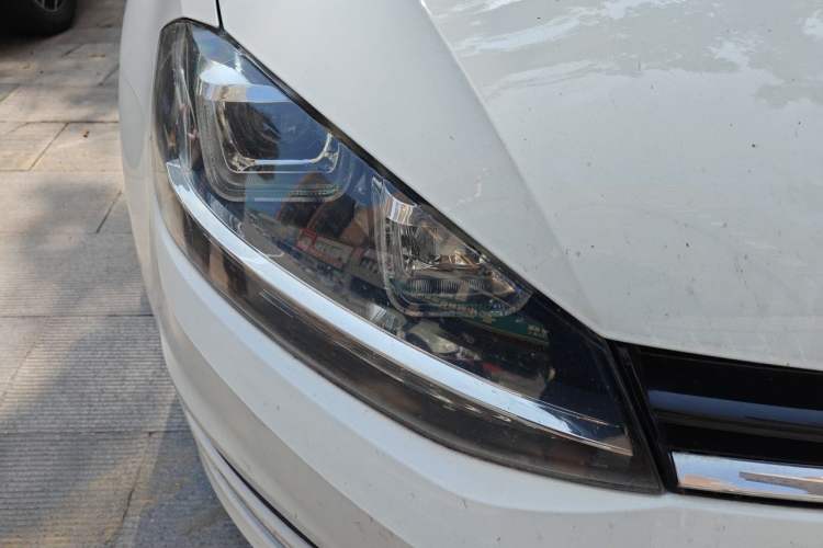 Used Volkswagen Golf 2016 230TSI Automatic Comfort Version Right Front Headlight