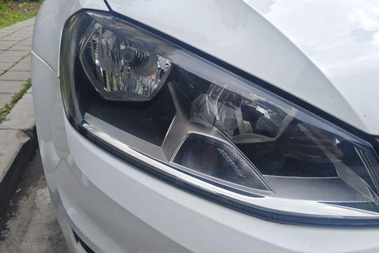 Used Volkswagen Golf 2016 1.6L Automatic Comfort Model Right Front Headlight