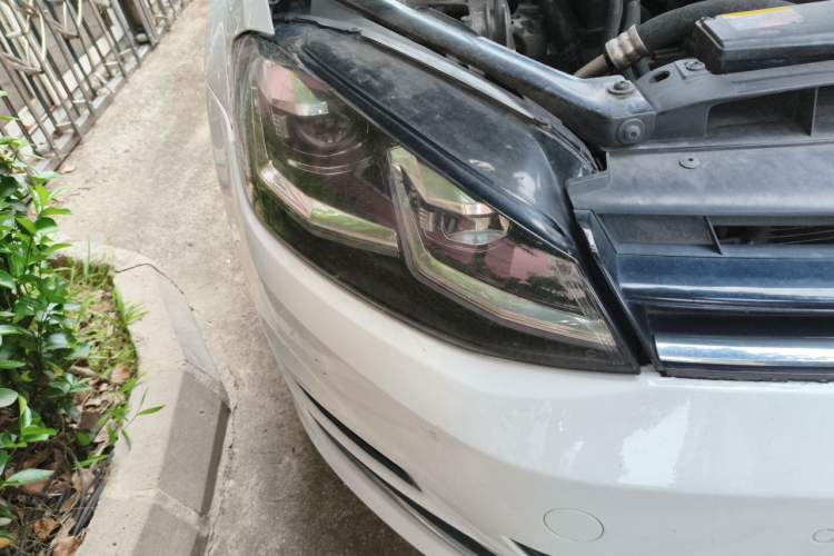 Used Volkswagen Golf 2016 230TSI Automatic Comfort Version Right Front Headlight