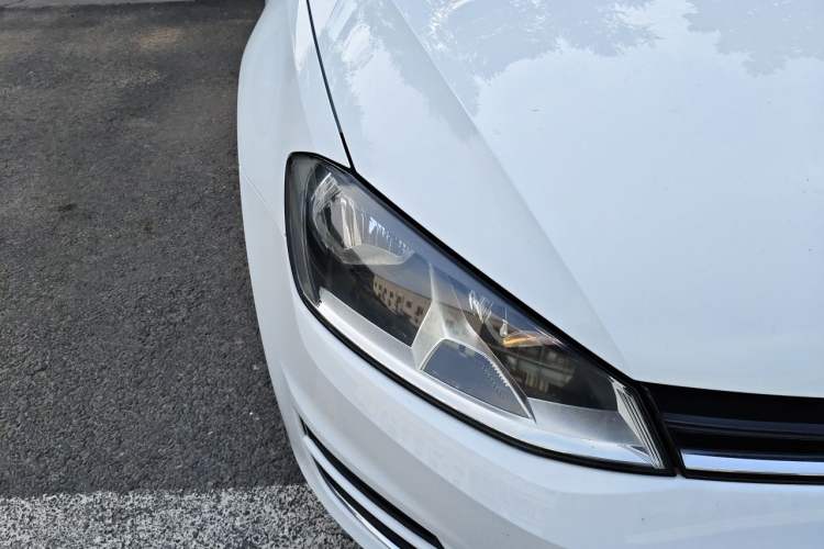 Used Volkswagen Golf 2016 230TSI Automatic Luxury Version Right Front Headlight