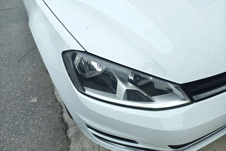 Used Volkswagen Golf 2016 230TSI Automatic Luxury Version Right Front Headlight