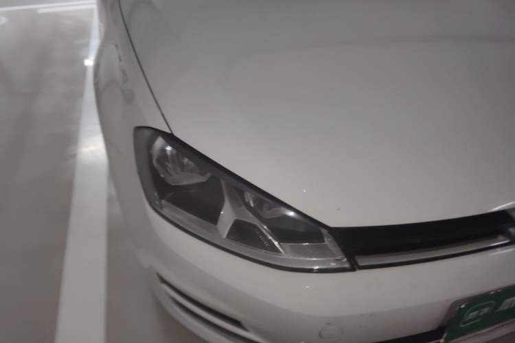 Used Volkswagen Golf 2016 230TSI Automatic Luxury Version Right Front Headlight