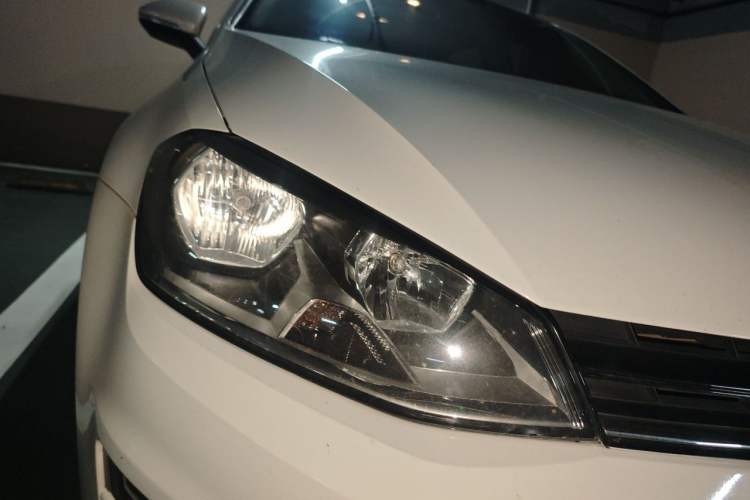 Used Volkswagen Golf 2016 1.6L Automatic Comfort Model Right Front Headlight