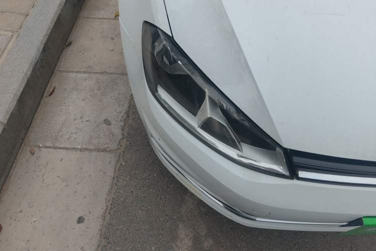 Used Volkswagen Golf 2016 230TSI Automatic Luxury Version Right Front Headlight